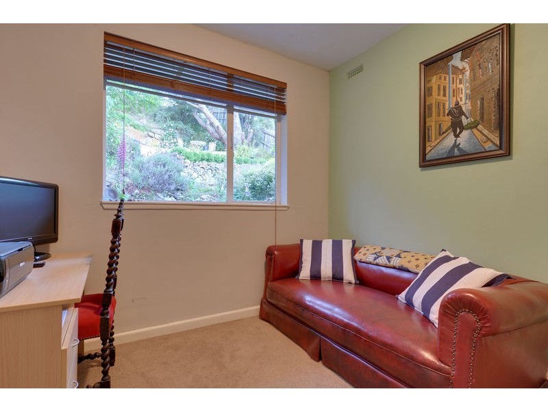 76 Karoola Road, Lindisfarne TAS 7015