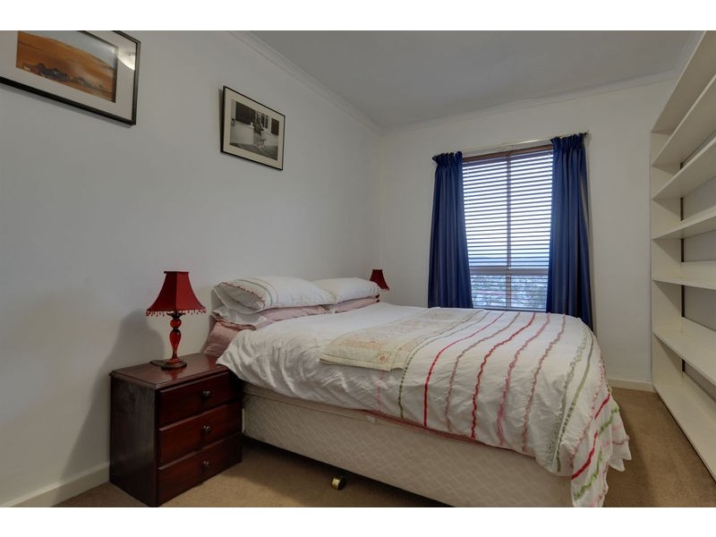 76 Karoola Road, Lindisfarne TAS 7015