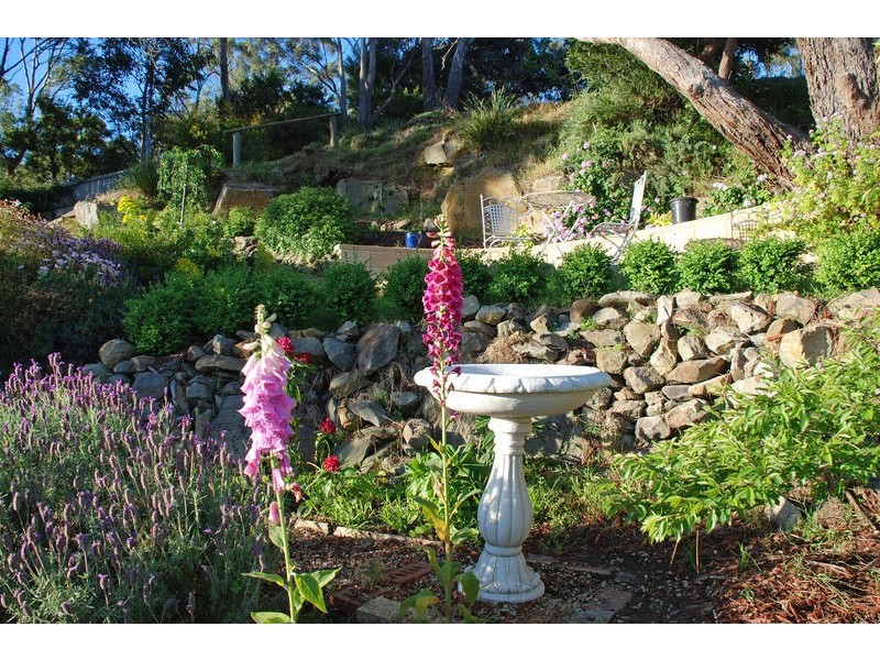 76 Karoola Road, Lindisfarne TAS 7015