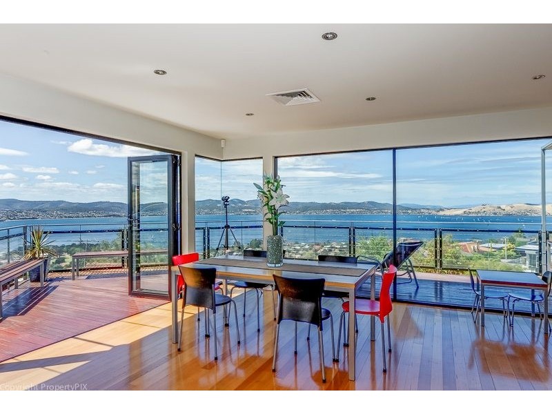 8 Nicholas Dve, Sandy Bay TAS 7005