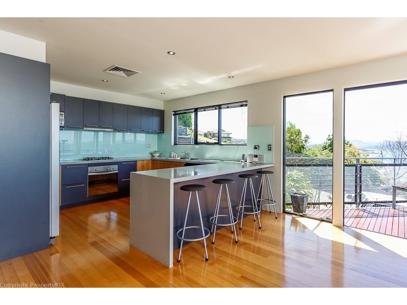 8 Nicholas Dve, Sandy Bay TAS 7005