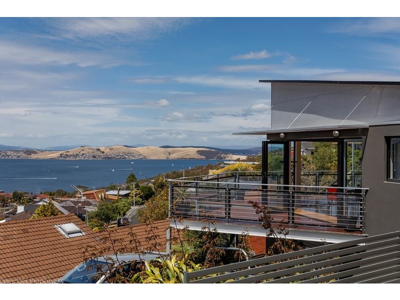 8 Nicholas Dve, Sandy Bay TAS 7005