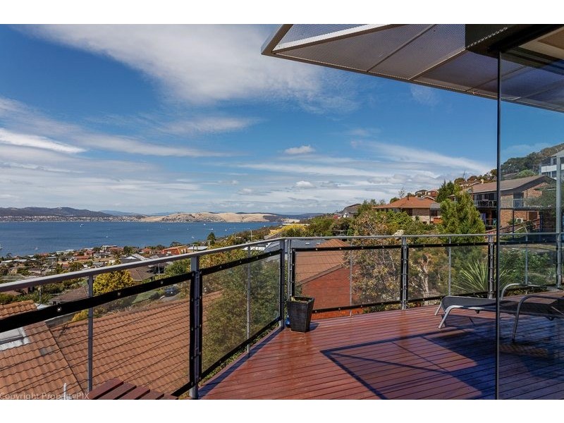 8 Nicholas Dve, Sandy Bay TAS 7005