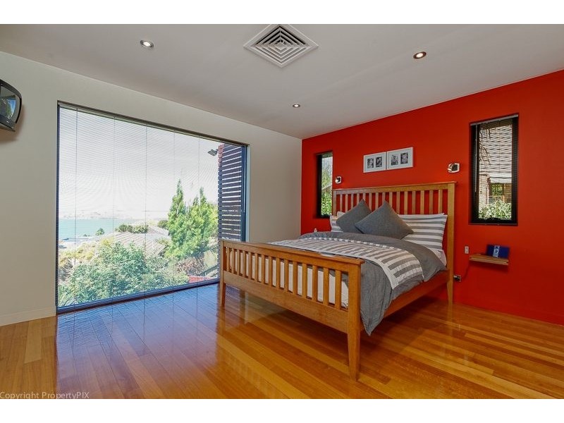 8 Nicholas Dve, Sandy Bay TAS 7005