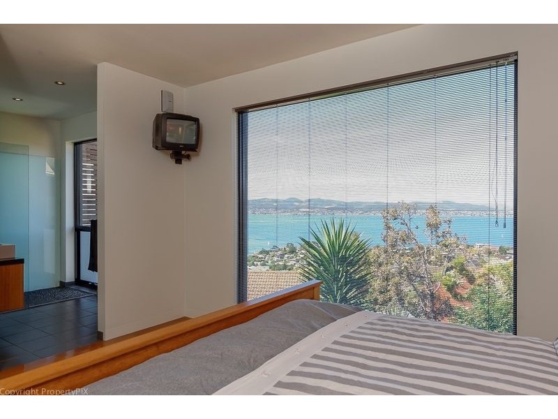 8 Nicholas Dve, Sandy Bay TAS 7005