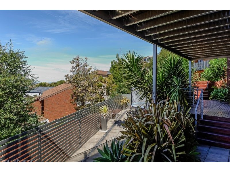 8 Nicholas Dve, Sandy Bay TAS 7005