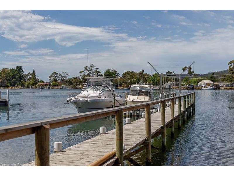 8A Esplanade, Orford TAS 7190