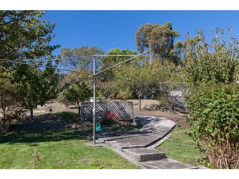 28 Sharps Rd, Lenah Valley TAS 7008
