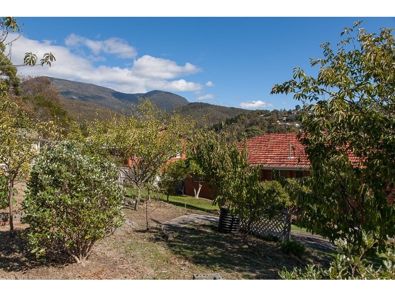 28 Sharps Rd, Lenah Valley TAS 7008