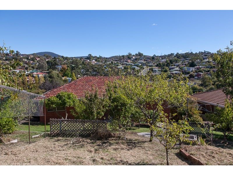 28 Sharps Rd, Lenah Valley TAS 7008