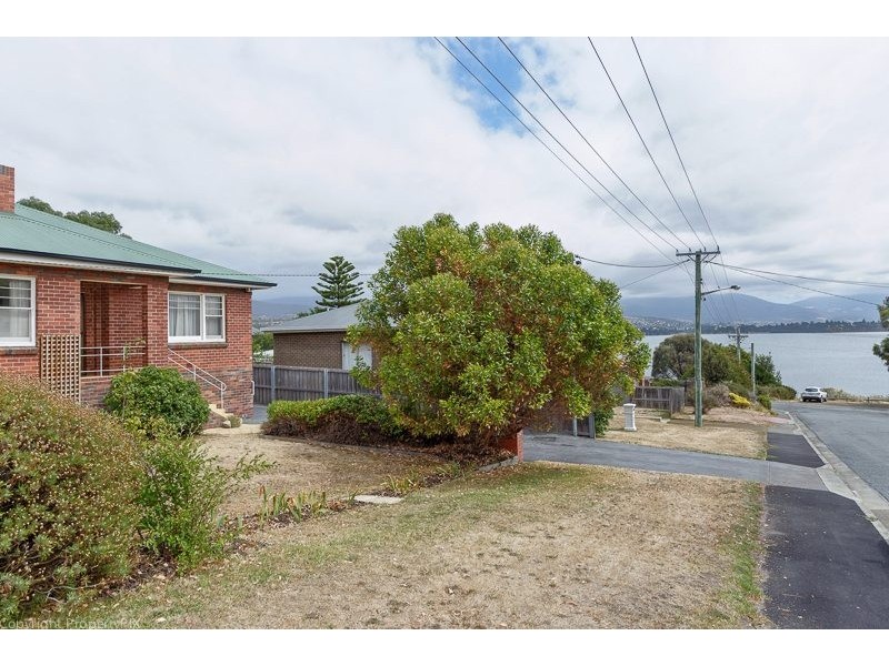 1/3 Yolla Street, Rose Bay TAS 7015