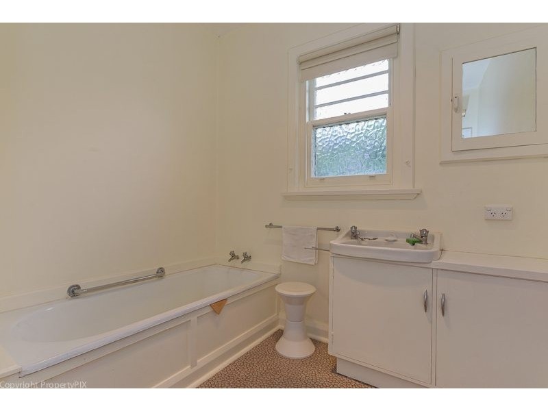 1/3 Yolla Street, Rose Bay TAS 7015