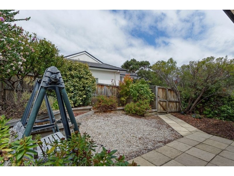 1/3 Yolla Street, Rose Bay TAS 7015