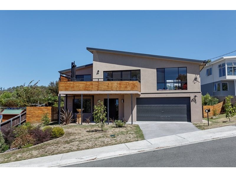 1 Gourlay Street, Blackmans Bay TAS 7052