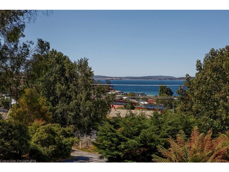 1 Gourlay Street, Blackmans Bay TAS 7052