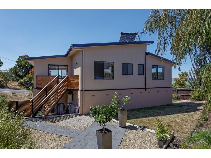 1 Gourlay Street, Blackmans Bay TAS 7052