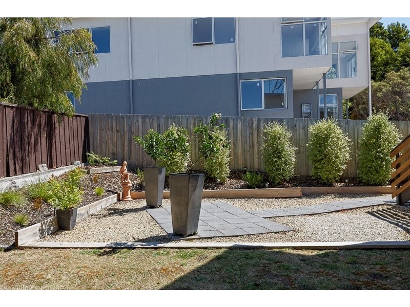 1 Gourlay Street, Blackmans Bay TAS 7052