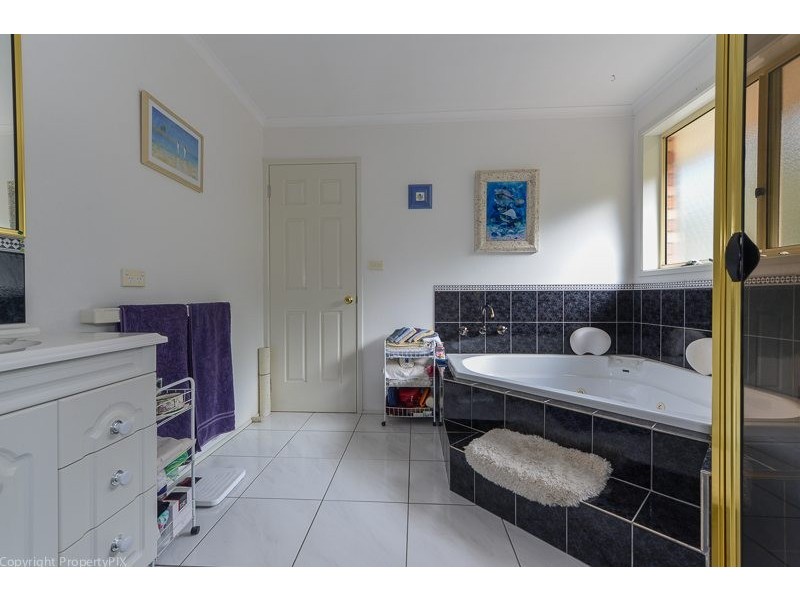 3 Coolac Court, Lindisfarne TAS 7015