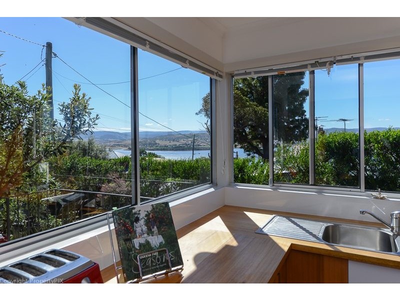 27 Bay Road, Midway Point TAS 7171