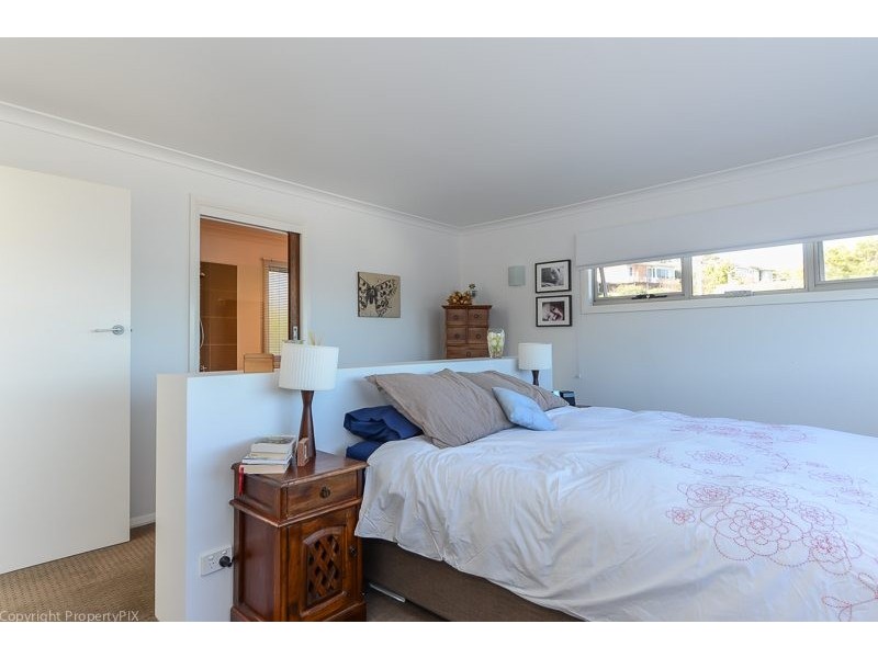 17 Karoola Rd, Lindisfarne TAS 7015