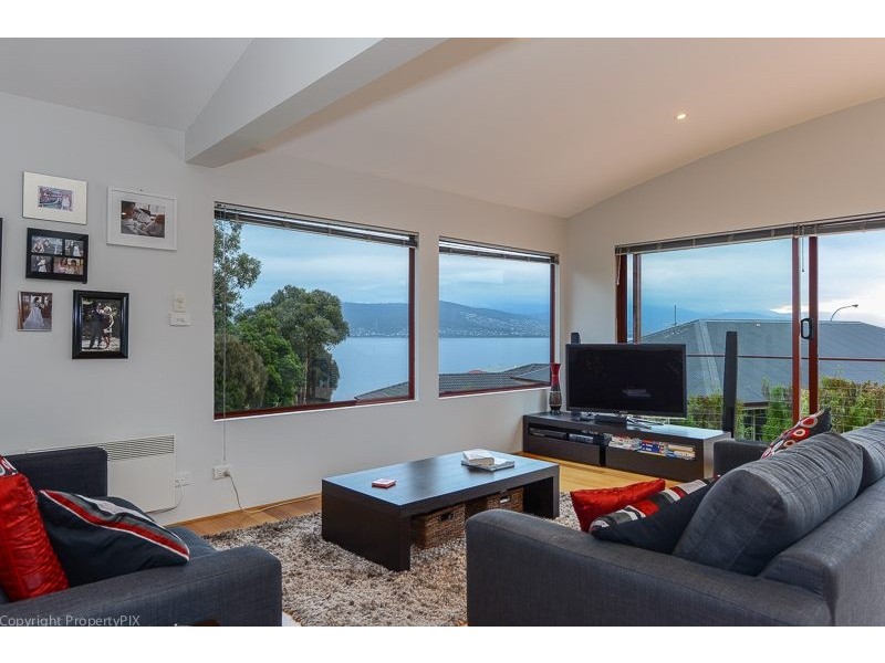 2/60 Pindos Drive, Tranmere TAS 7018