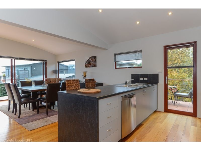 2/60 Pindos Drive, Tranmere TAS 7018