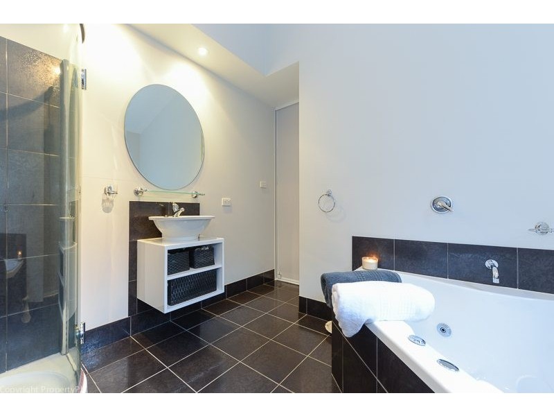 2/60 Pindos Drive, Tranmere TAS 7018