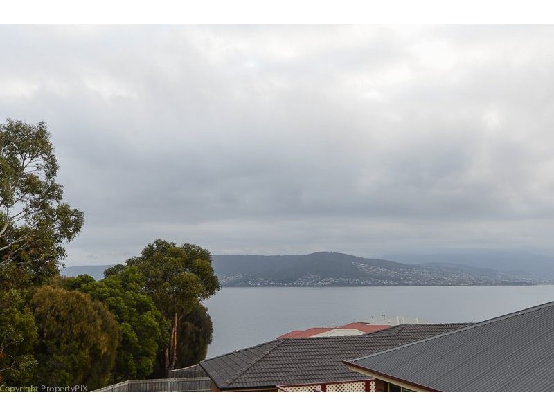 2/60 Pindos Drive, Tranmere TAS 7018