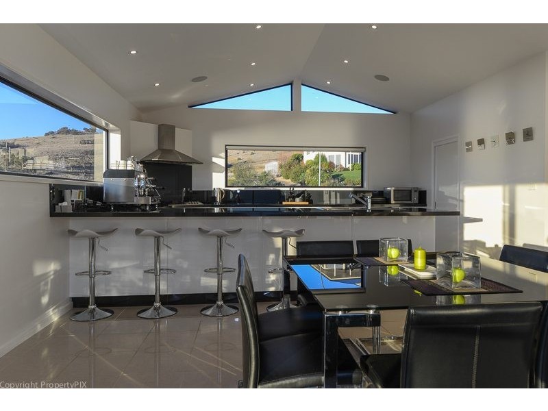 949 Oceana Drive, Tranmere TAS 7018