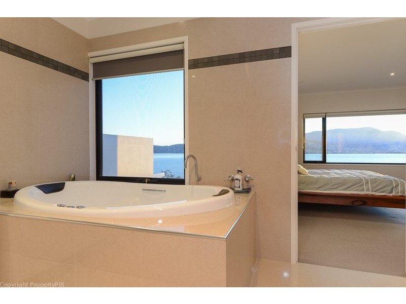 949 Oceana Drive, Tranmere TAS 7018