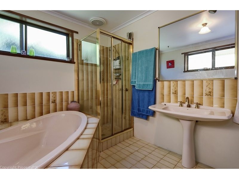 43 Karoola Road, Lindisfarne TAS 7015