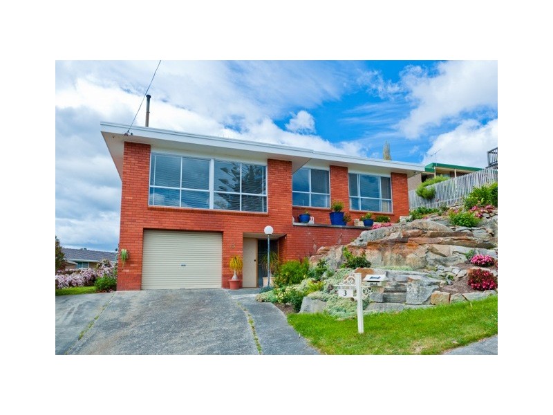3 Coolangatta St, Lindisfarne TAS 7015