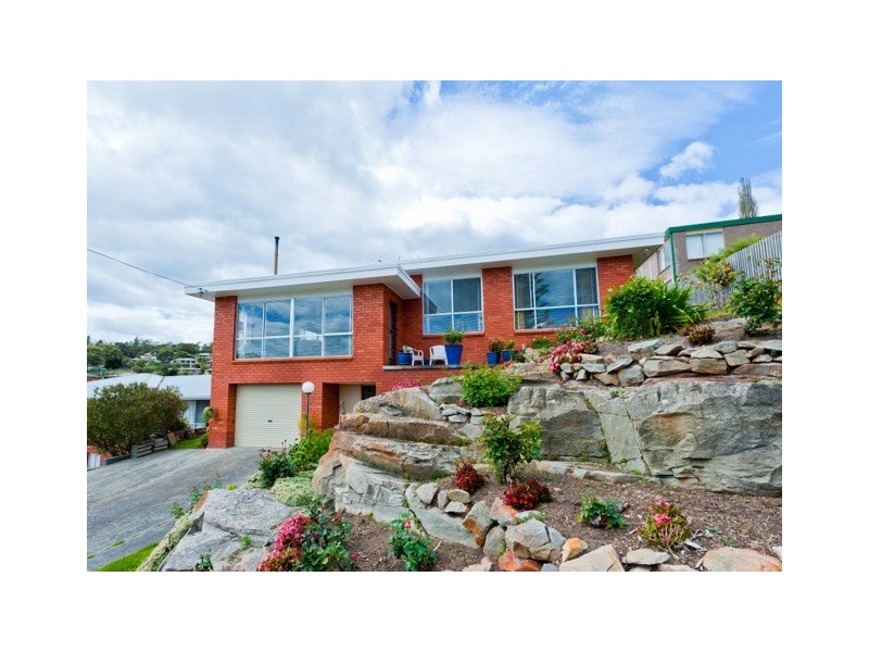 3 Coolangatta St, Lindisfarne TAS 7015