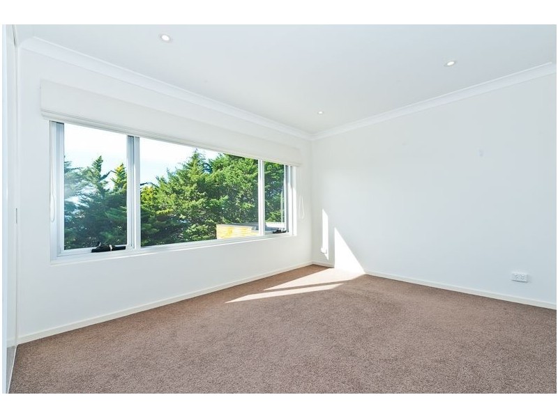 2/245 Churchill Ave, Sandy Bay TAS 7005