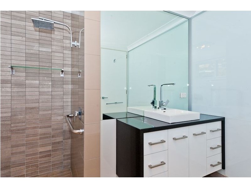 2/245 Churchill Ave, Sandy Bay TAS 7005