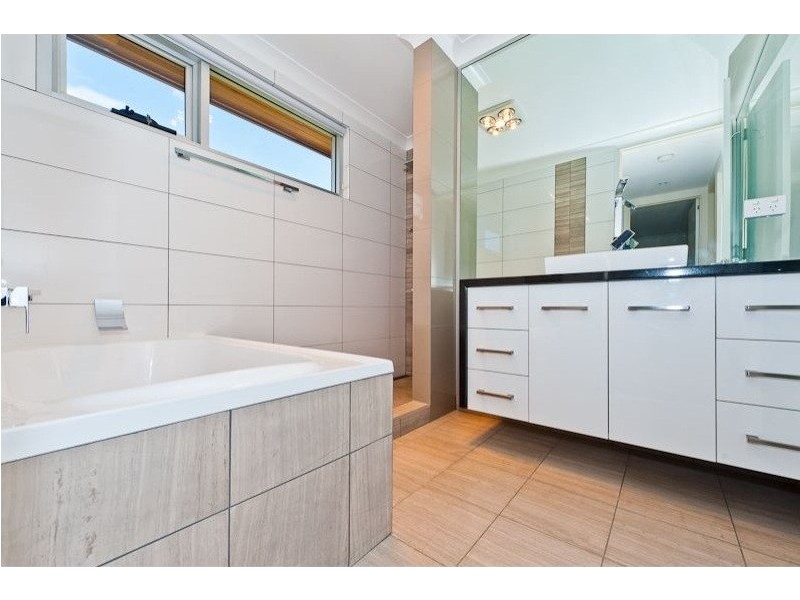 2/245 Churchill Ave, Sandy Bay TAS 7005