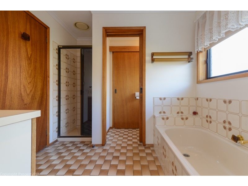 27 Esplanade, Midway Point TAS 7171