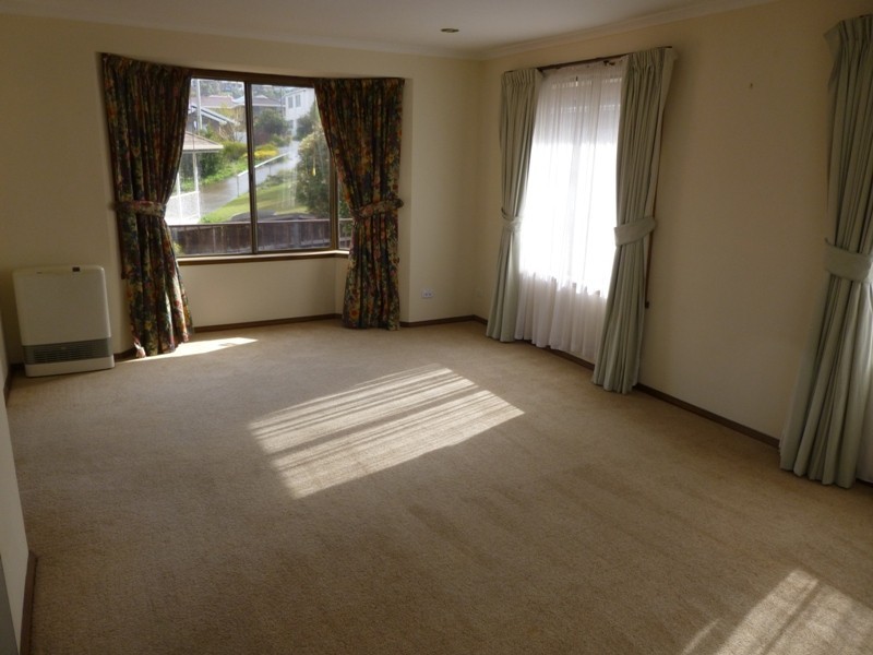 8 Cowley Place, Lenah Valley TAS 7008