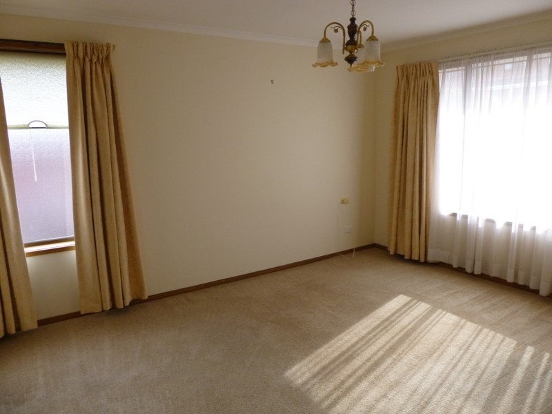 8 Cowley Place, Lenah Valley TAS 7008