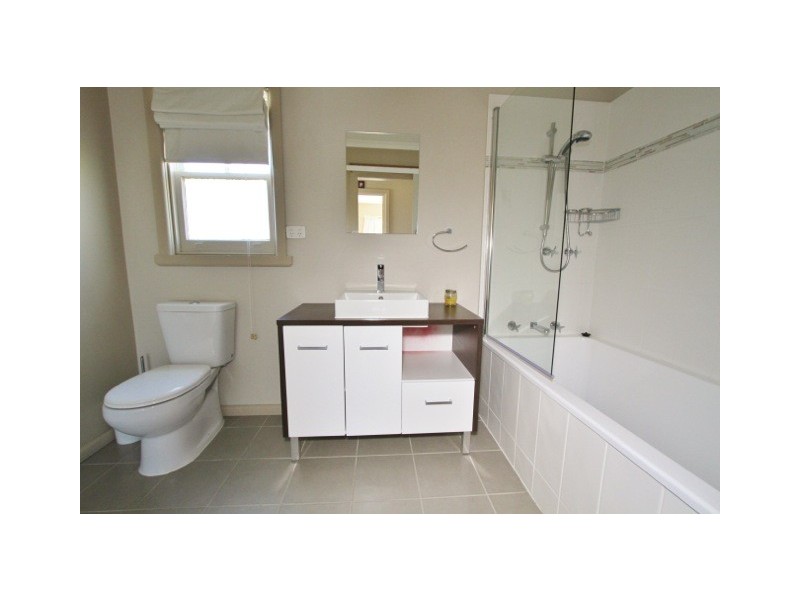 249 East Derwent Highway, Lindisfarne TAS 7015