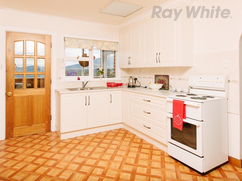 34 Malunna Road, Lindisfarne TAS 7015