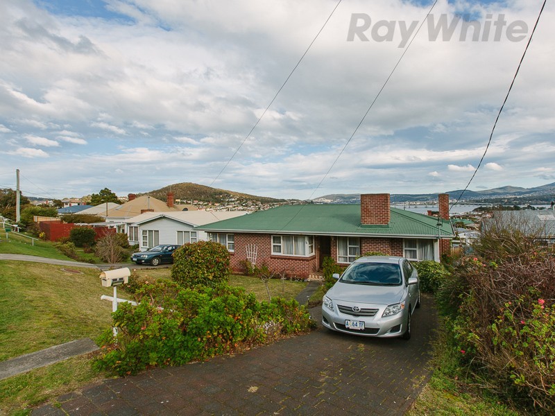 34 Malunna Road, Lindisfarne TAS 7015