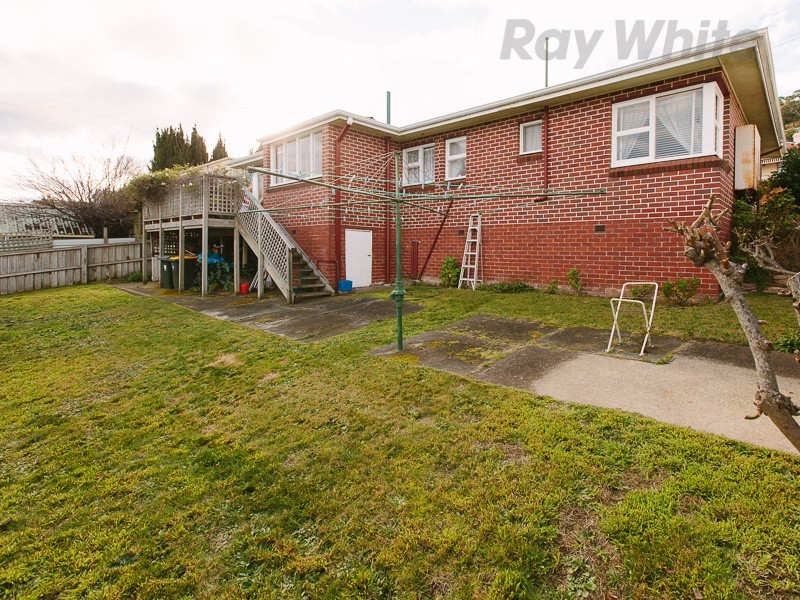 34 Malunna Road, Lindisfarne TAS 7015