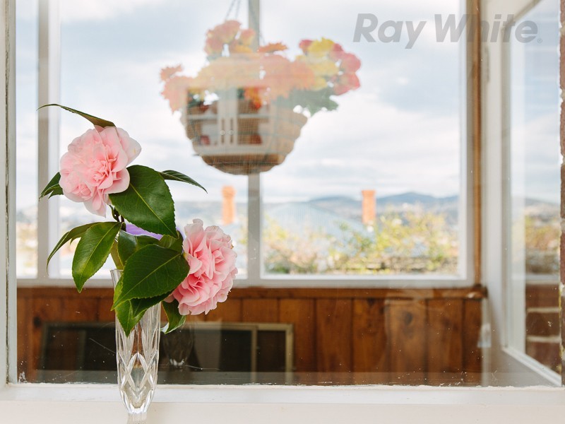 34 Malunna Road, Lindisfarne TAS 7015