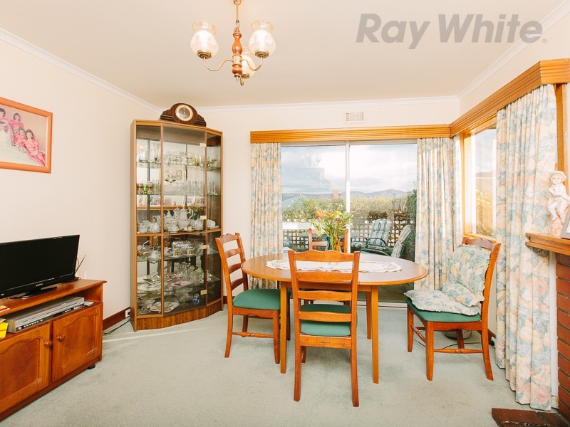 34 Malunna Road, Lindisfarne TAS 7015