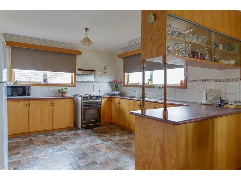 6 Dover Court, Howrah TAS 7018