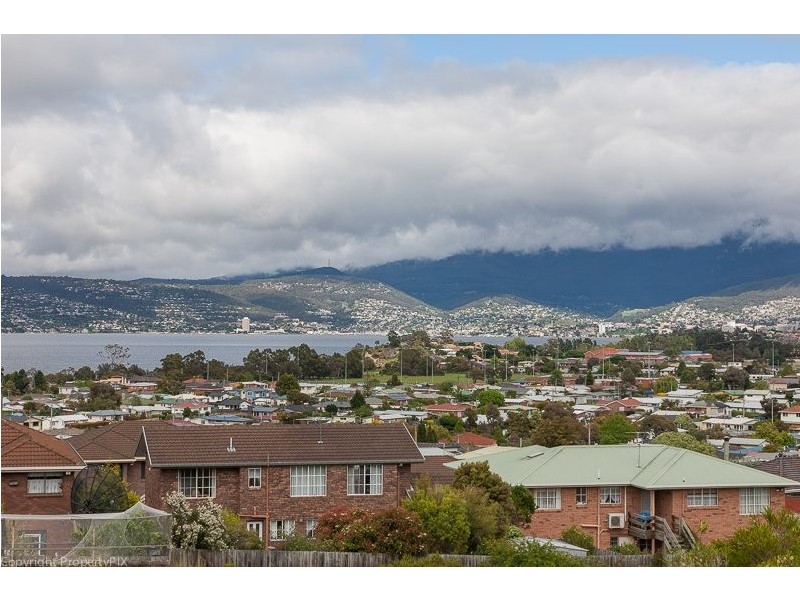 6 Dover Court, Howrah TAS 7018