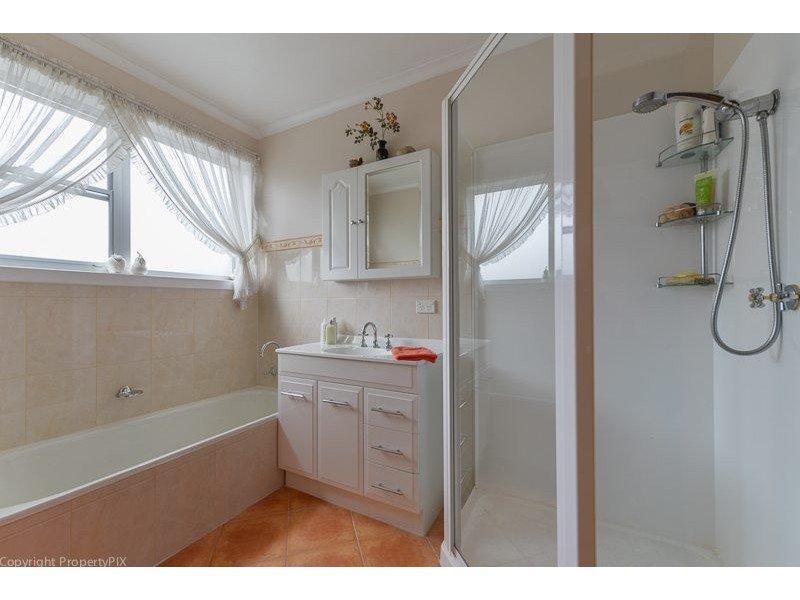 6 Dover Court, Howrah TAS 7018