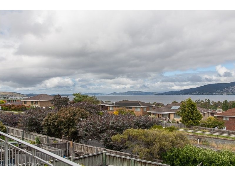 6 Dover Court, Howrah TAS 7018