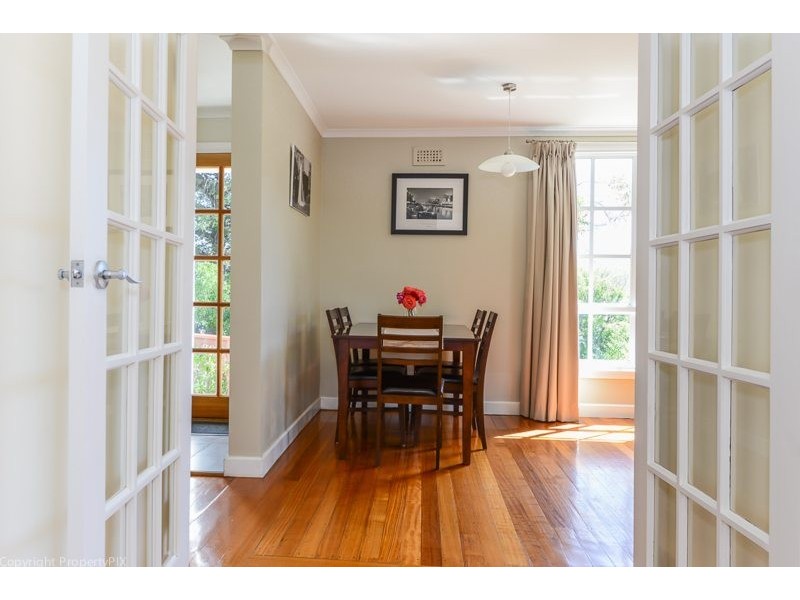 3 Broad Street, Lindisfarne TAS 7015